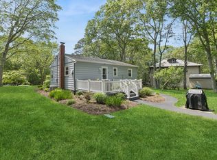 28 The Trl, Hampton Bays, NY 11946