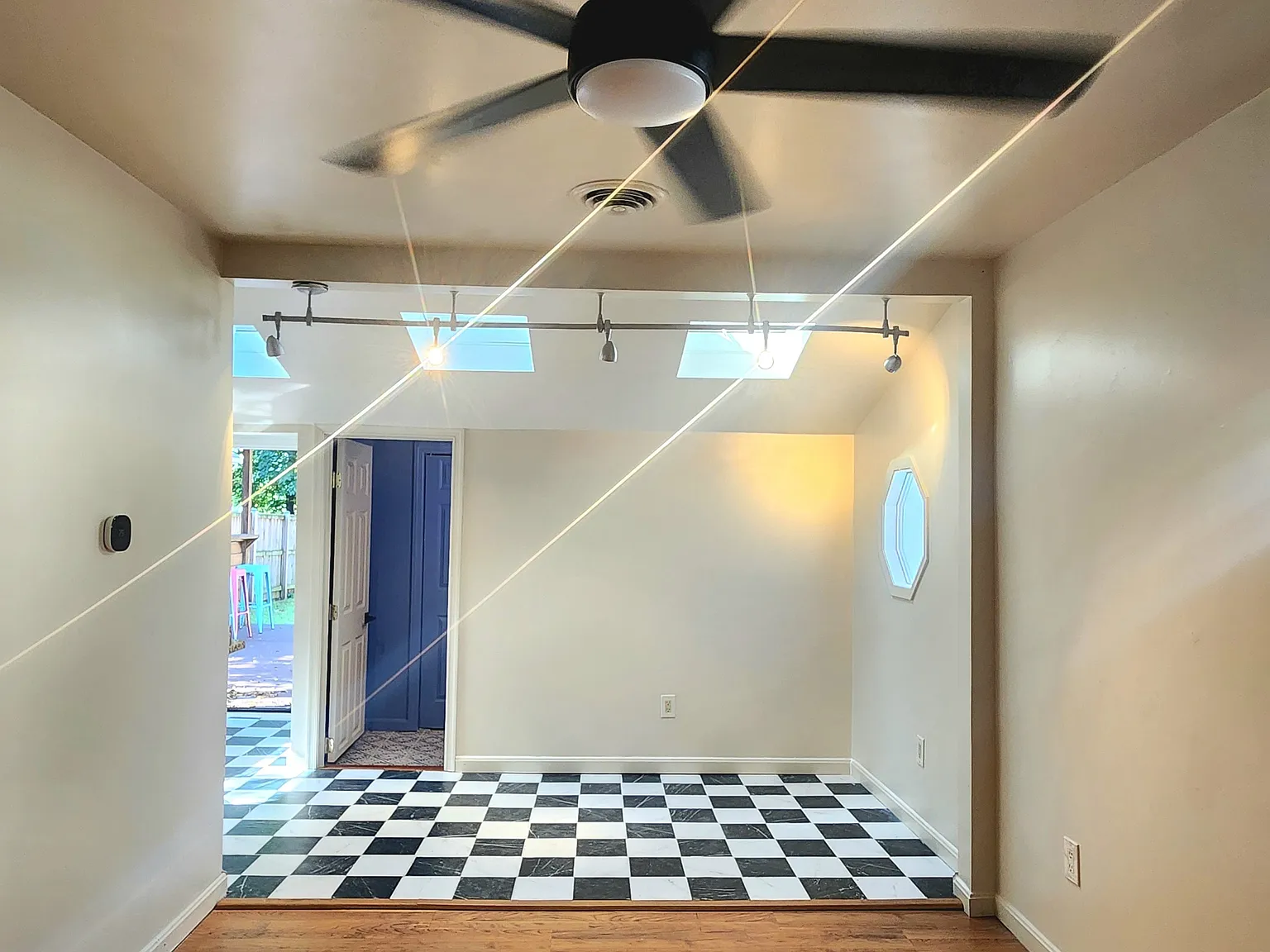 Sunlit 2BR House for Rent in Edgewater! — Photo 3