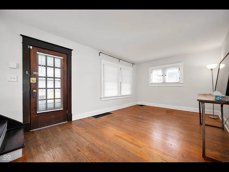 415 S Grand Ave — Photo 4