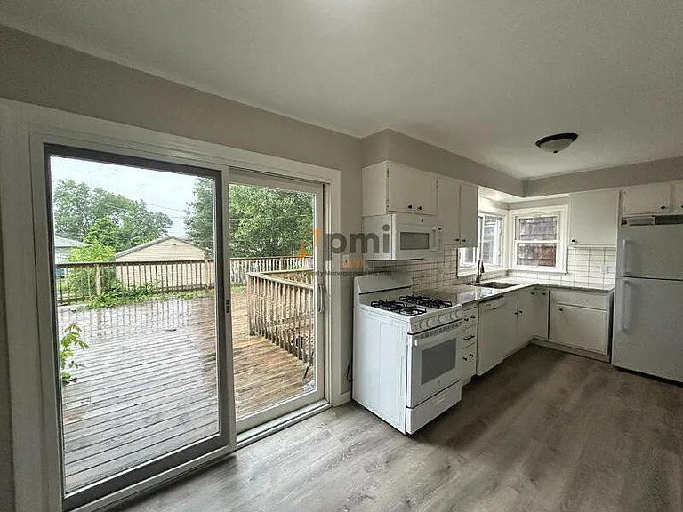 616 Burton Ct — Photo 4