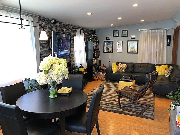 2nd image of 59 Oak St