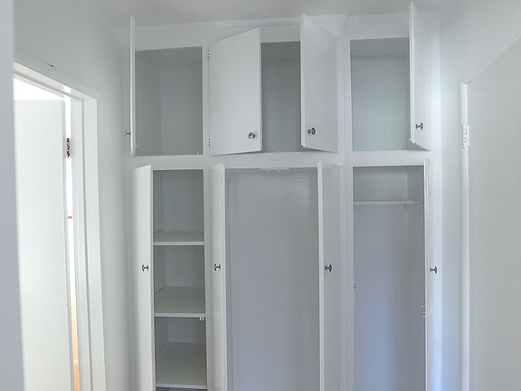 3rd image of 224 S Sycamore Ave #20