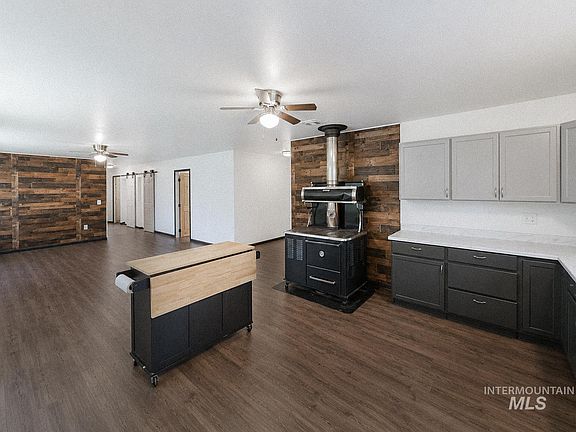 3rd image of 123 Conifer Ln