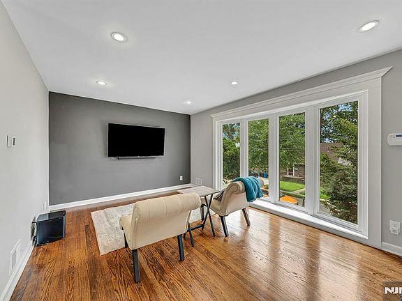 4th image of 774 Ravenhill Pl
