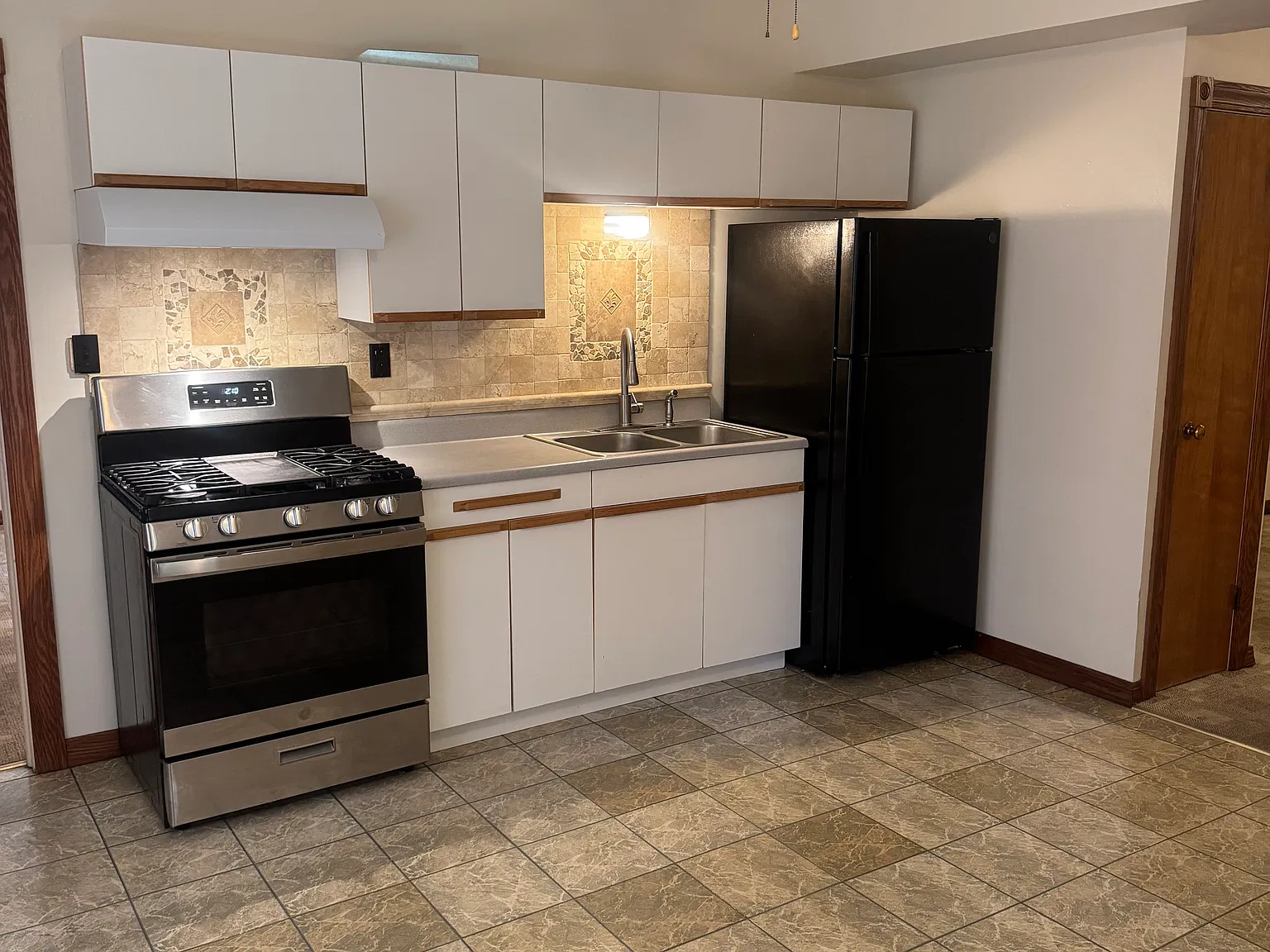 2 bed, $995 — Photo 3