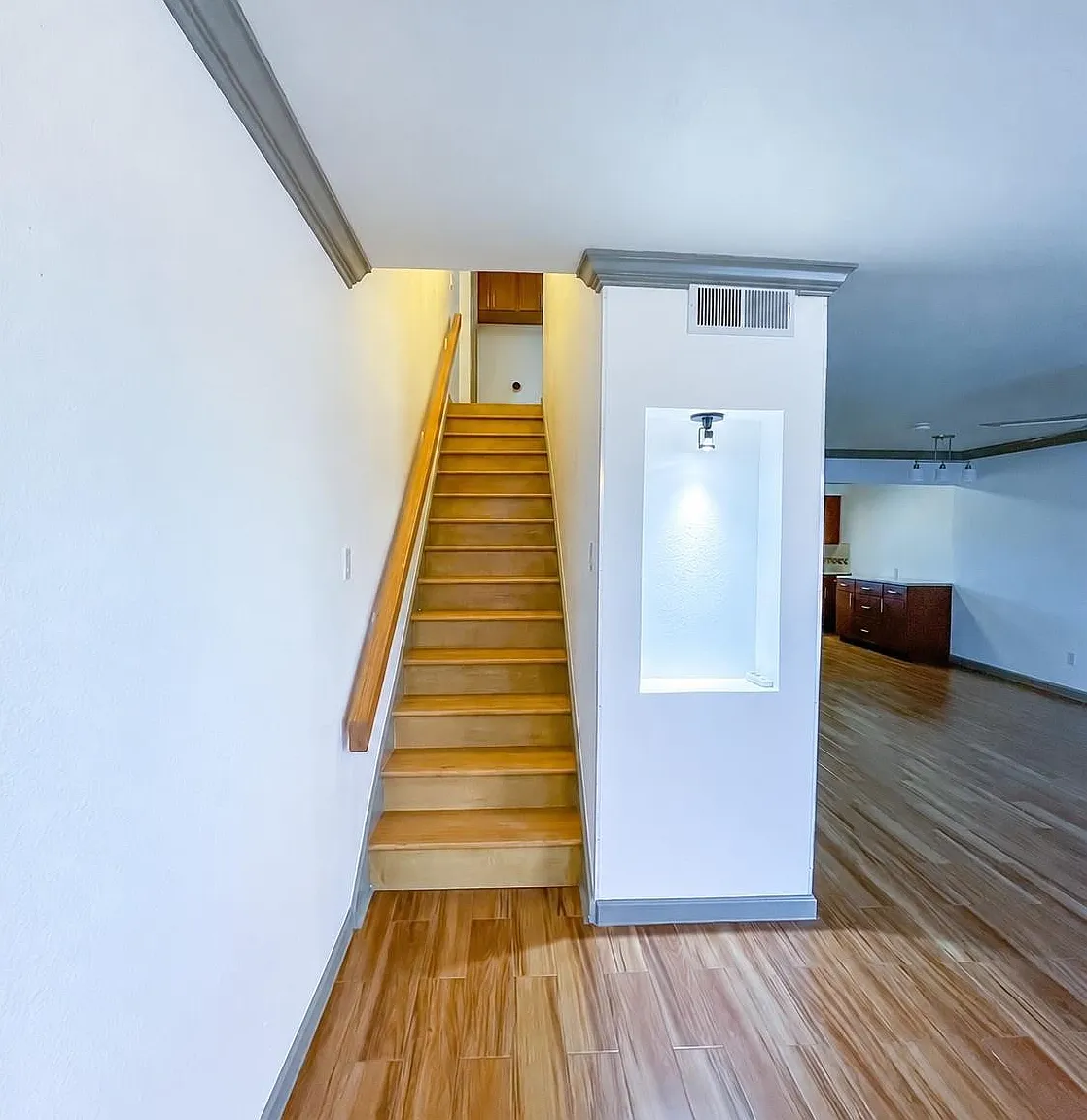 2 bed, 2.5 bath, 1364 sqft, $1,900 — Photo 3