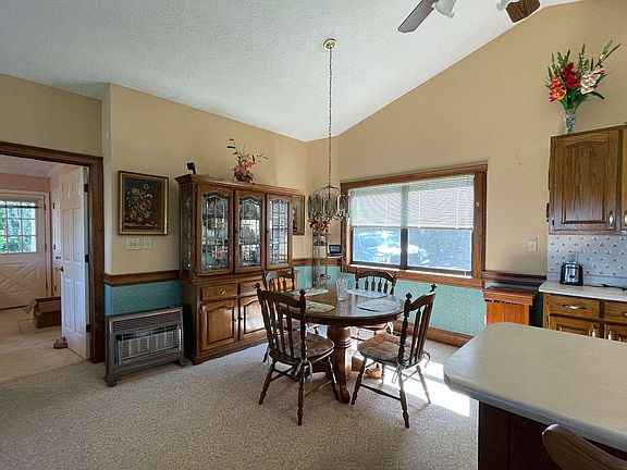 5th image of 424 Mountain Dr N