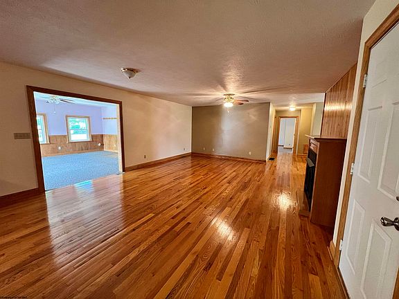 5th image of 217 Bridgewater Dr