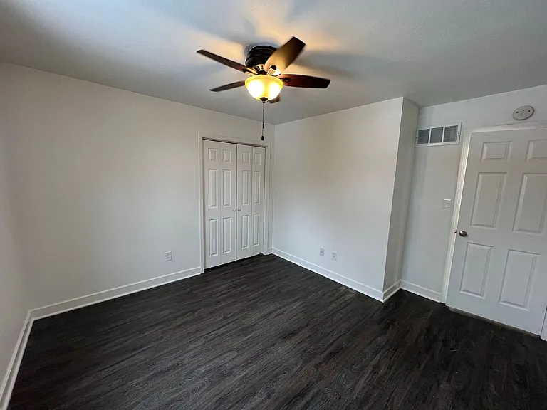 1112 E South Ave — Photo 6