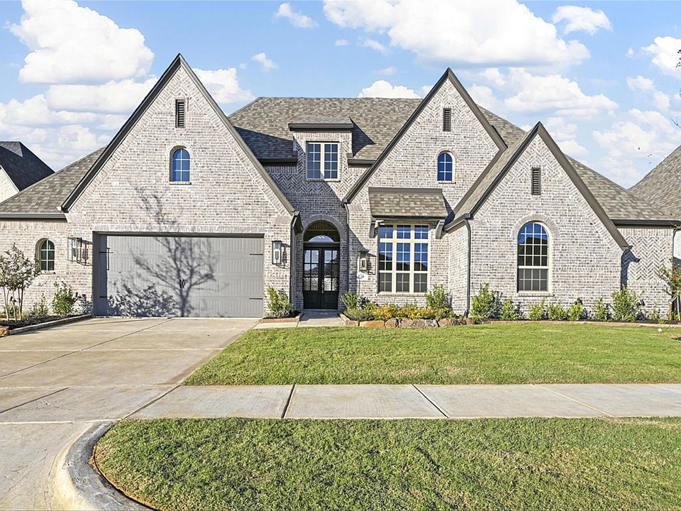 1st image of 609 Saddle Crest Dr