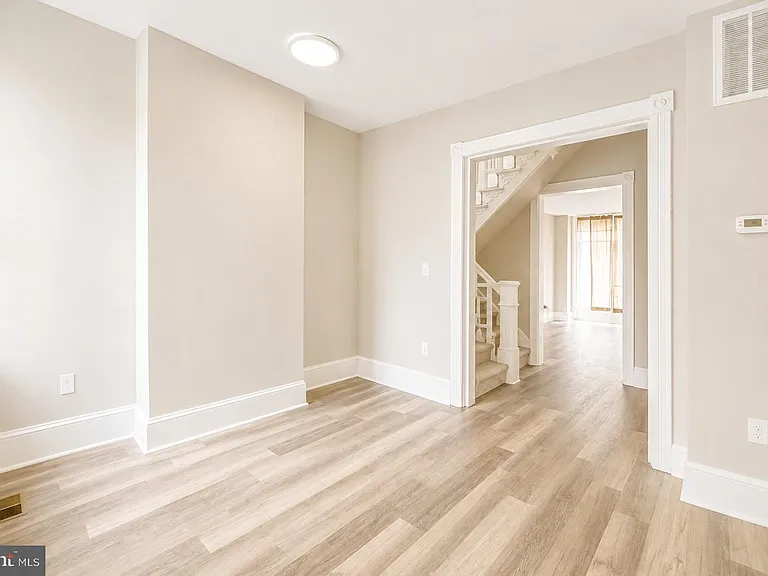 1922 W Baltimore St — Photo 10