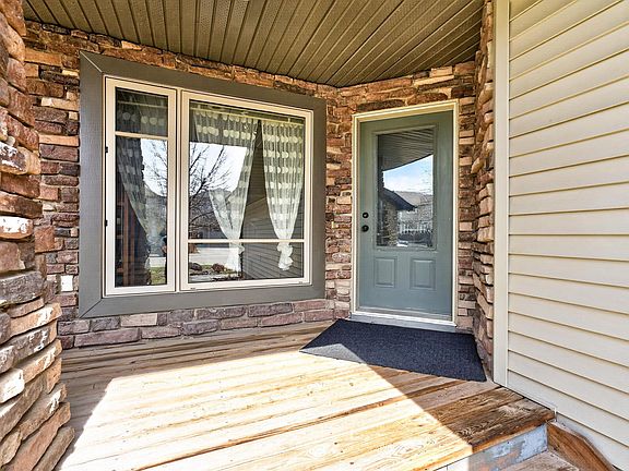 3rd image of 506 Adams Way SW