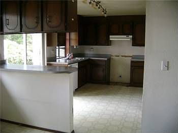 4th image of 10125 Campbell Ln E
