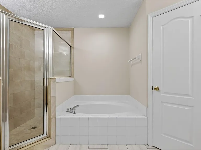 1648 Glen Laurel Dr — Photo 17