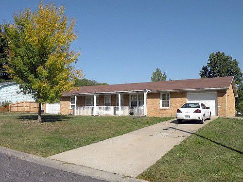 2nd image of 2501 E Oakbrook Dr