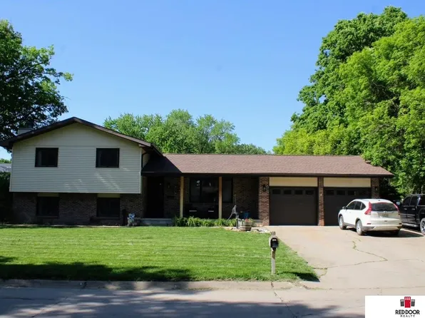 910 W 12th St, Wahoo, NE 68066