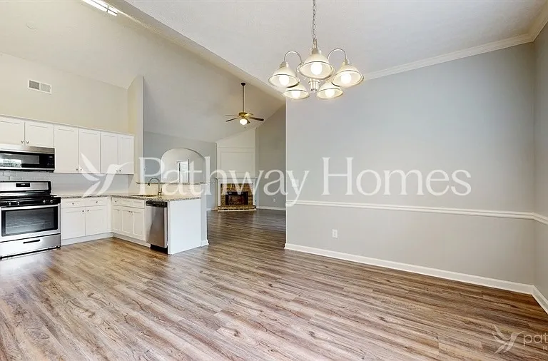 8401 Somerton Cir — Photo 5