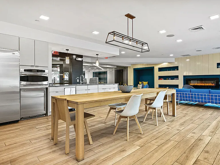 Axis Admiral's Hill Apartments — Photo 16