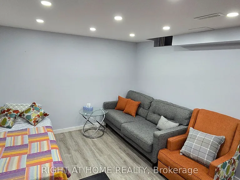 2655 Gananoque Dr #7 — Photo 4