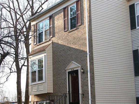 2nd image of 826 Ivy League Ln Unit 5-28