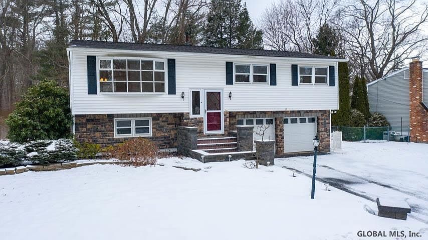 1st image of 20 Apple Blossom Ln