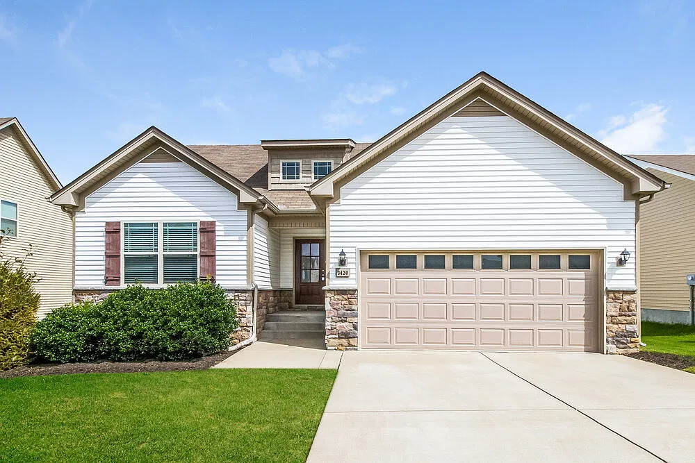 3 bed, 2.0 bath, 1307 sqft, $2,075 — Photo 1