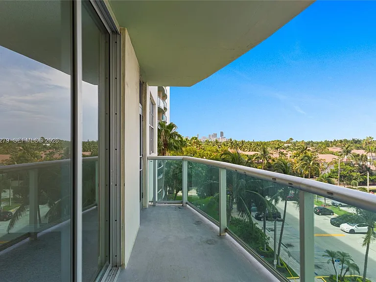 19390 Collins Ave #516 — Photo 3
