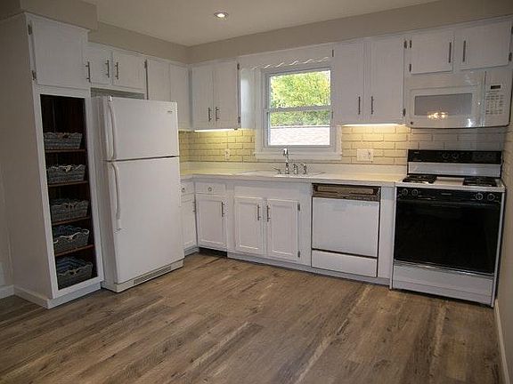 Big, eat-in kitchen!