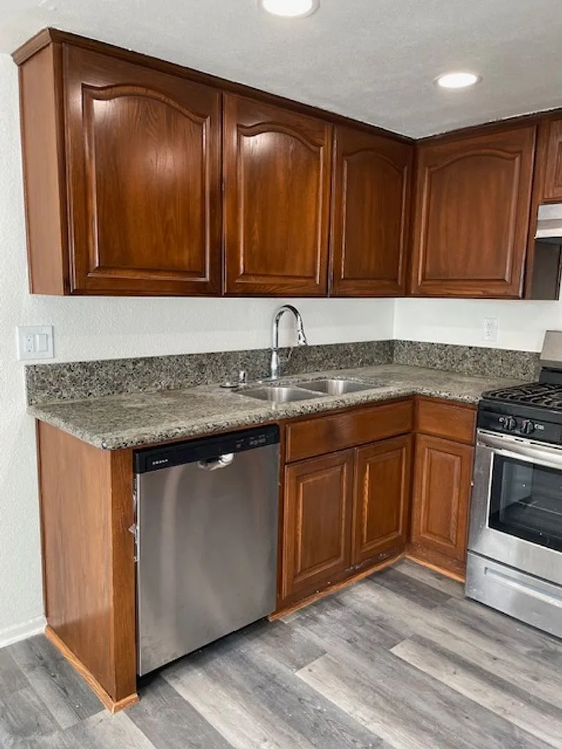 Building Photo - 7714 Newlin Ave #15