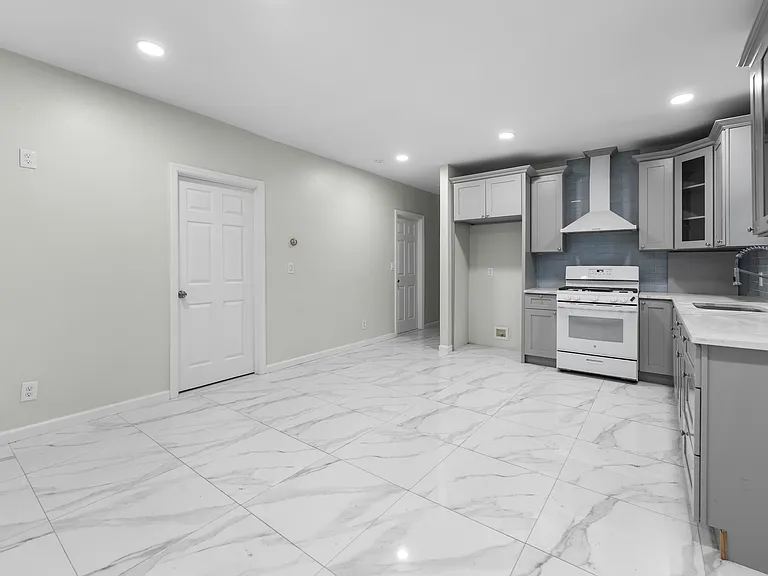 233 Avenue B #1R — Photo 4