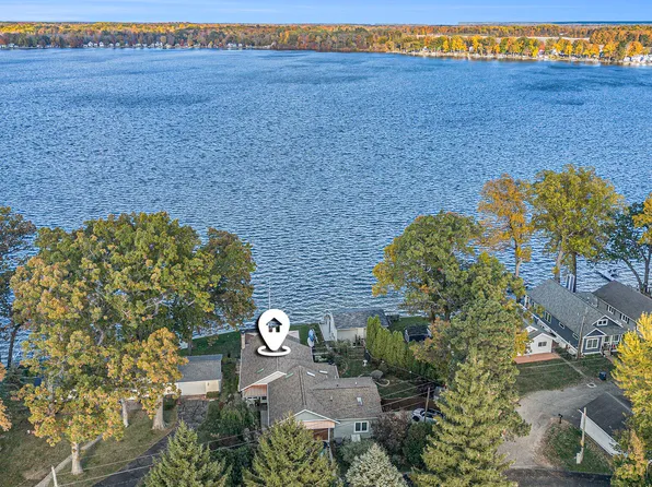 33766 Forest Beach Dr, Eau Claire, MI 49111