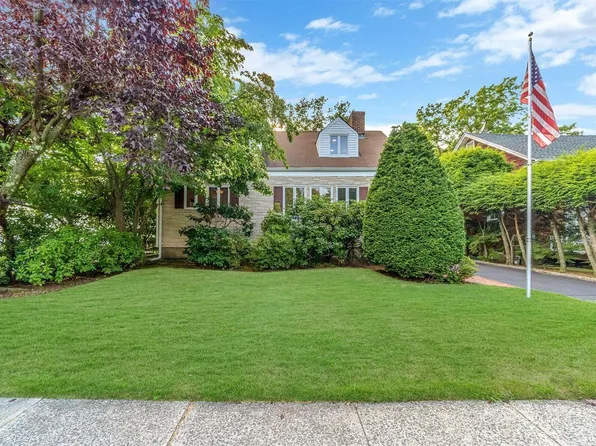 22 S Washington Street, Port Washington, NY 11050