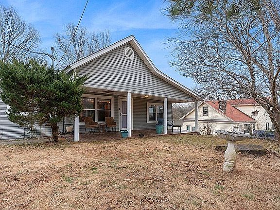 3rd image of 230 S Stone Bridge Rd