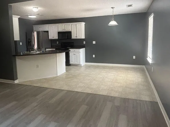 3400 Skymaster Ct, Crestview, FL 32539