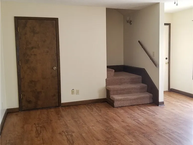 2401 Oak St #A — Photo 3
