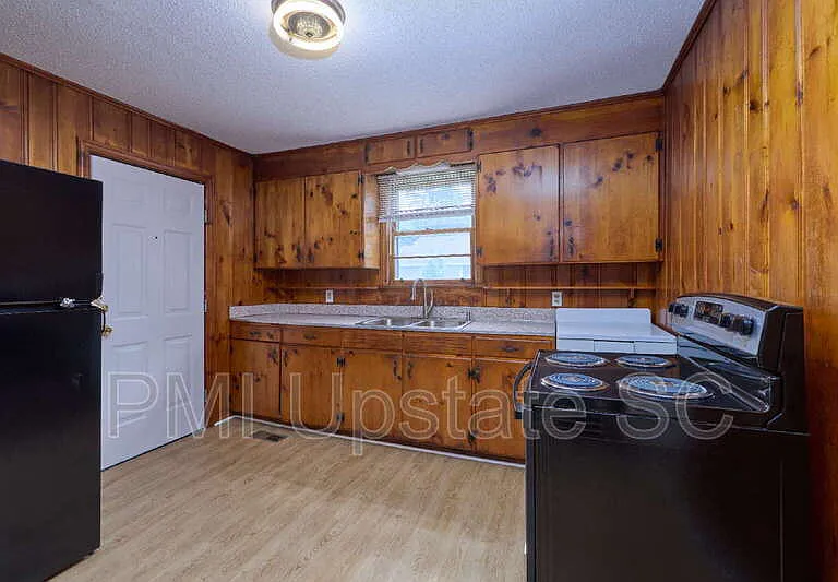 105 Truman St — Photo 10