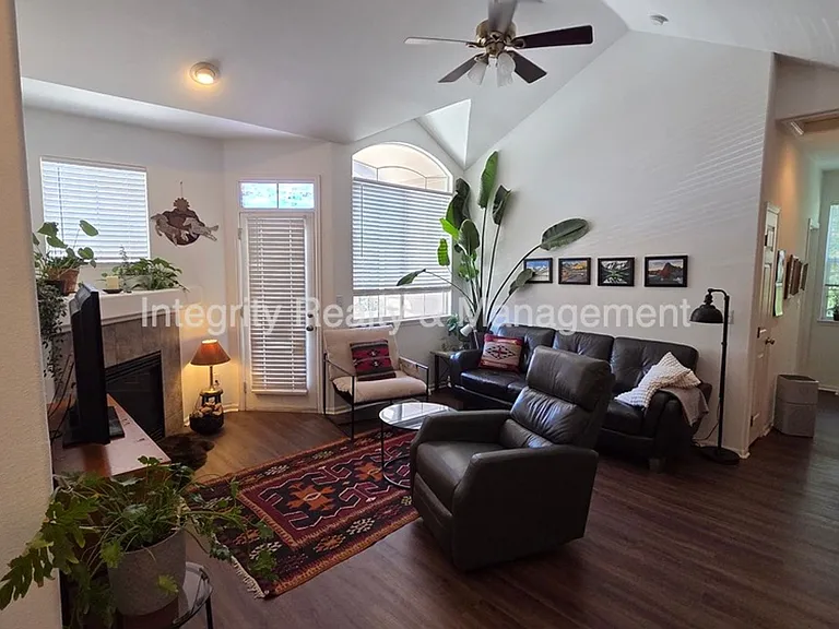 1261 Carlyle Park Cir — Photo 3
