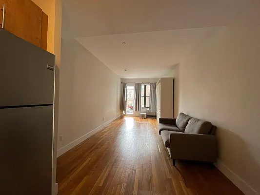 Rented by City Vista Inc | media 54