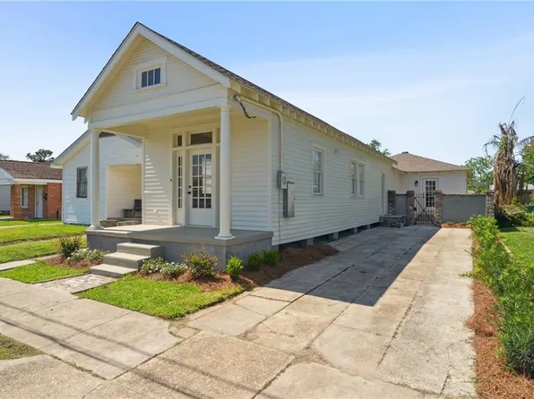 517 10th St, Gretna, LA 70053