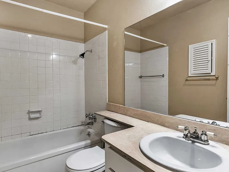 Barclay Apartments - ASK ABOUT OUR SPRING MOVE-IN SPECIAL TODAY! — Photo 49