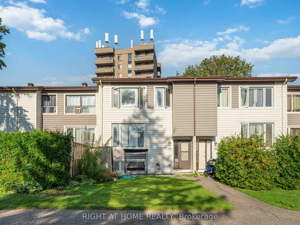 13 Banner Rd #C, Ottawa, ON K2H 8T3