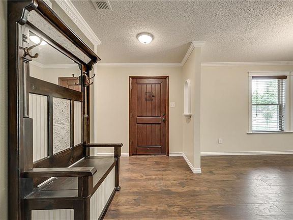 4th image of 1637 Cliffbrook Dr
