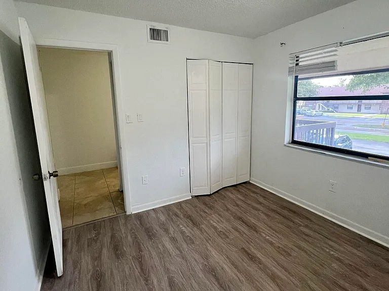 6061 Shakerwood Cir #201 — Photo 5