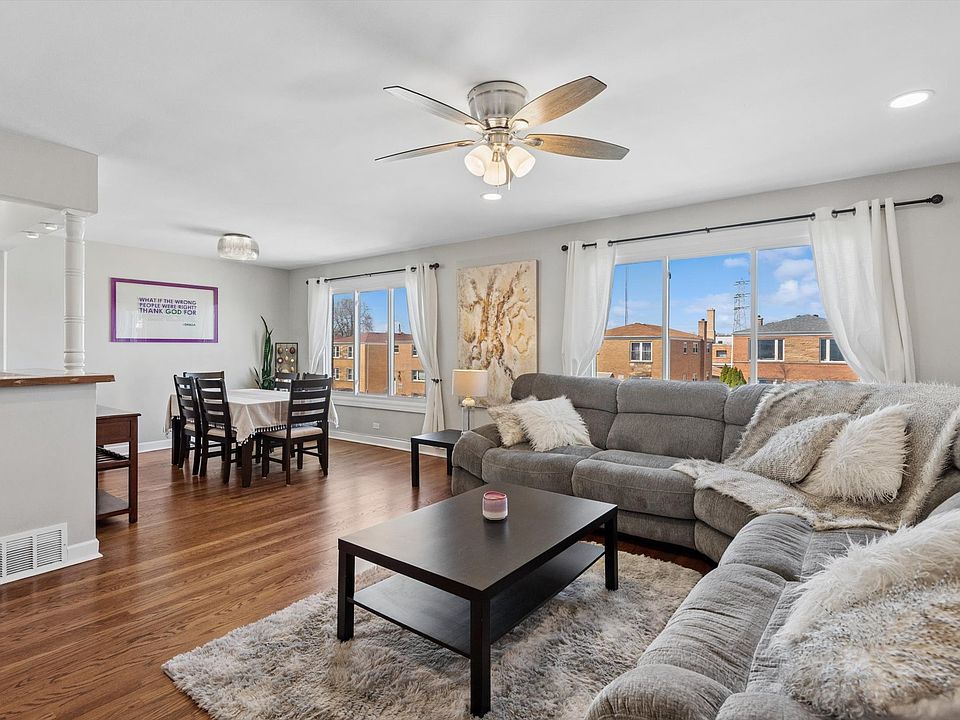 Bright unit, open layout.