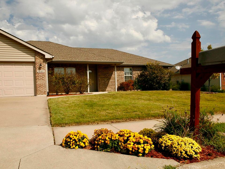 1605 Native Dancer Dr Columbia MO 2