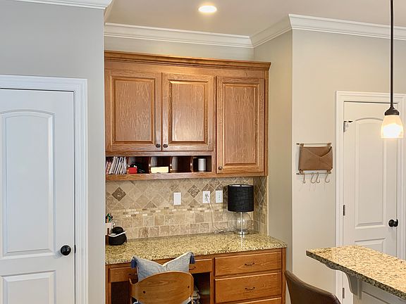 kitchen w/multi use area