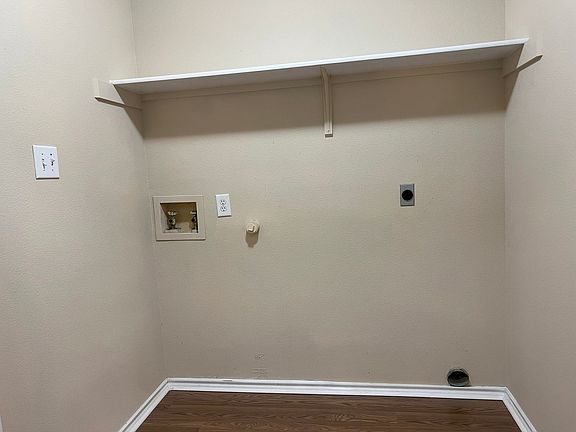 3rd image of 1025 Linden Grove Dr