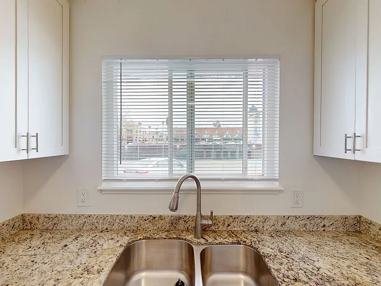 2320 Buena Vista Ave — Photo 8