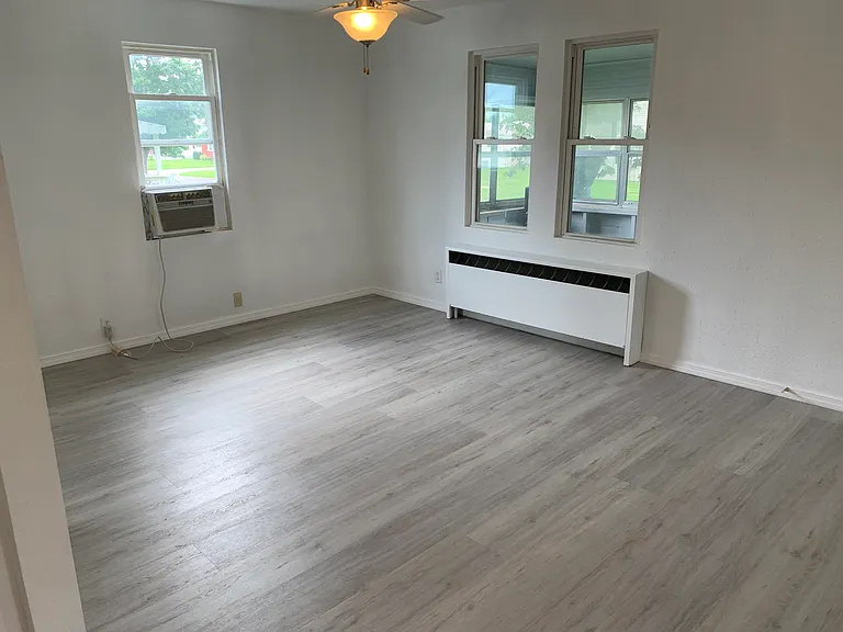 604 S Pearl St — Photo 2