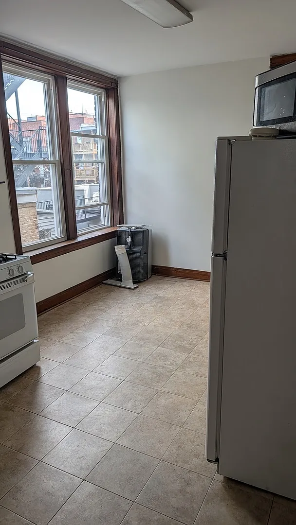 2 bed, 1200 sqft, $1,800 — Photo 3